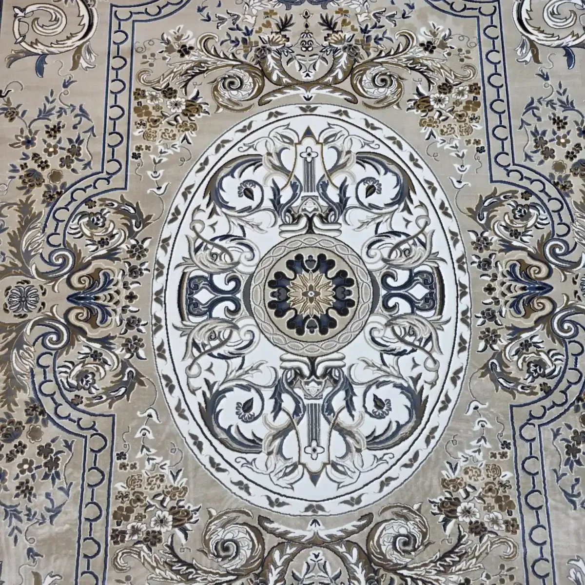 سجاد تركي شيراز A706C كلاسيك سميك ناعم بيج مقاس 400*400