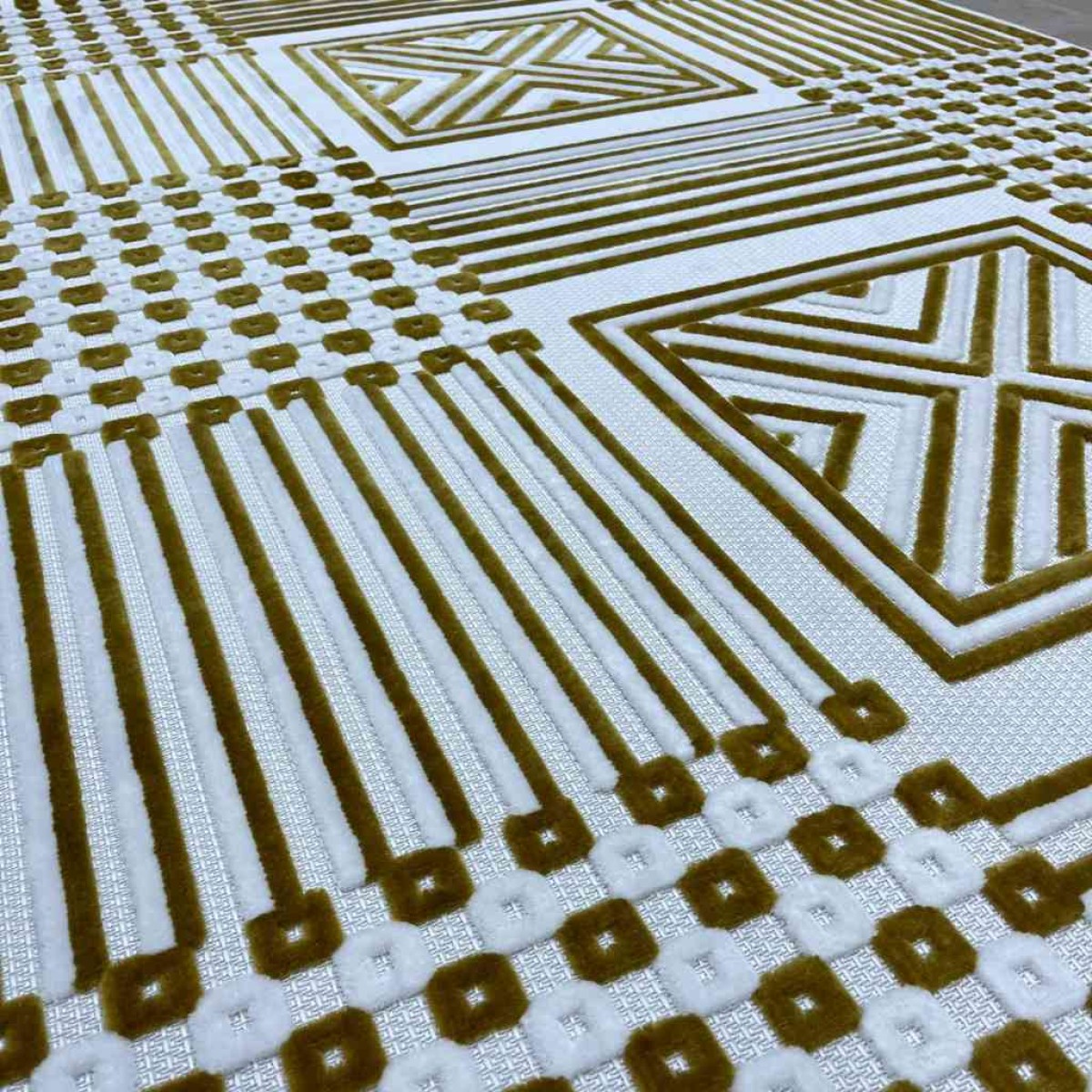 سجاد تركي خيش علا حرير جوليان 05041A ذهبي مقاس 250*350