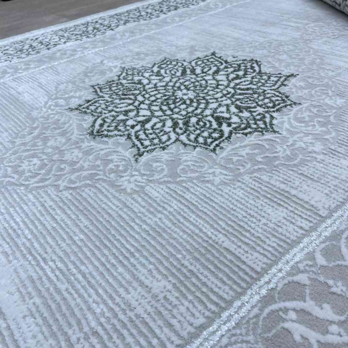 سجاد تركي بيتون تركي 26569A كريم اخضر مقاس 200*300