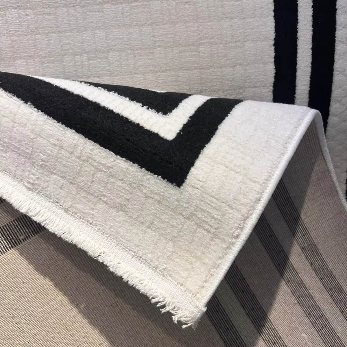 سجاد تركي اطار برواز فريم F604A كريم اسود مقاس 250*350 سجاد تركي اطار برواز فريم F604A كريم اسود مقاس 250*350