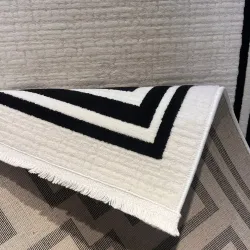 سجاد تركي اطار برواز فريم F605A كريم اسود مقاس 300*400