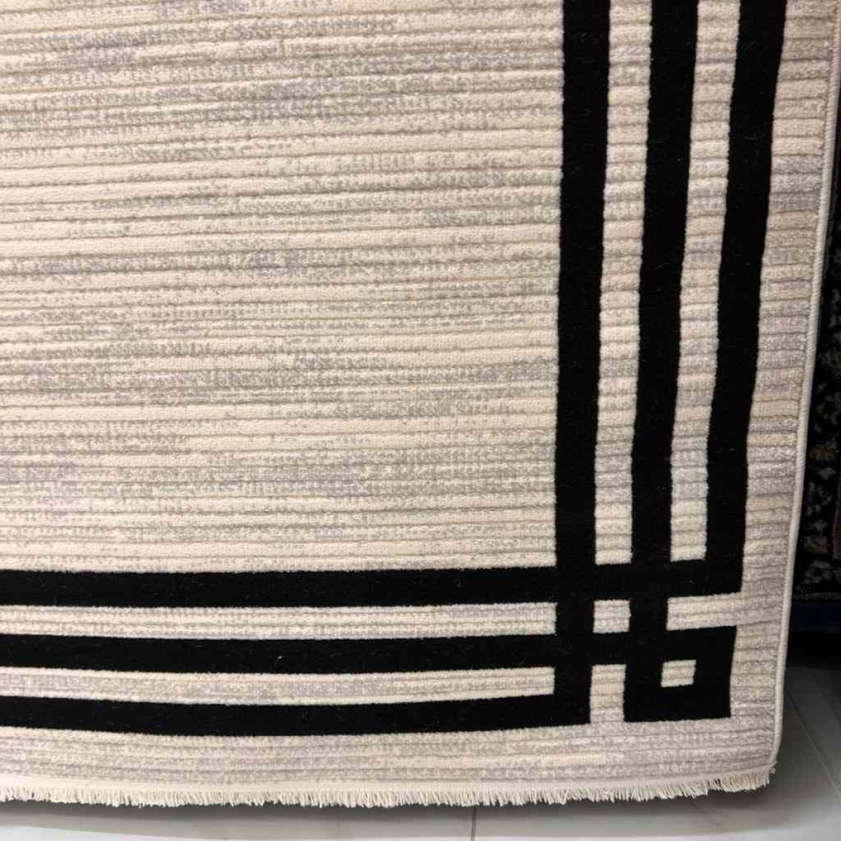 سجاد تركي مودرن فندقي لورين F414C كريم اسود مقاس 100*200 سجاد تركي مودرن فندقي لورين F414C كريم اسود مقاس 100*200