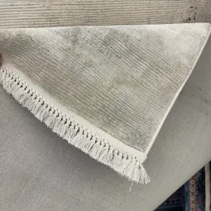 سجاد تركي مودرن لافيش 37842A كريم رصاصي مقاس 50*80