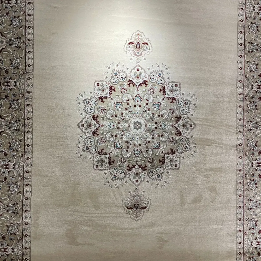 سجاد اصفهان تركي كلاسيك E506B كريم مقاس 50*80 - اصفهان سجاد تركي كلاسيك