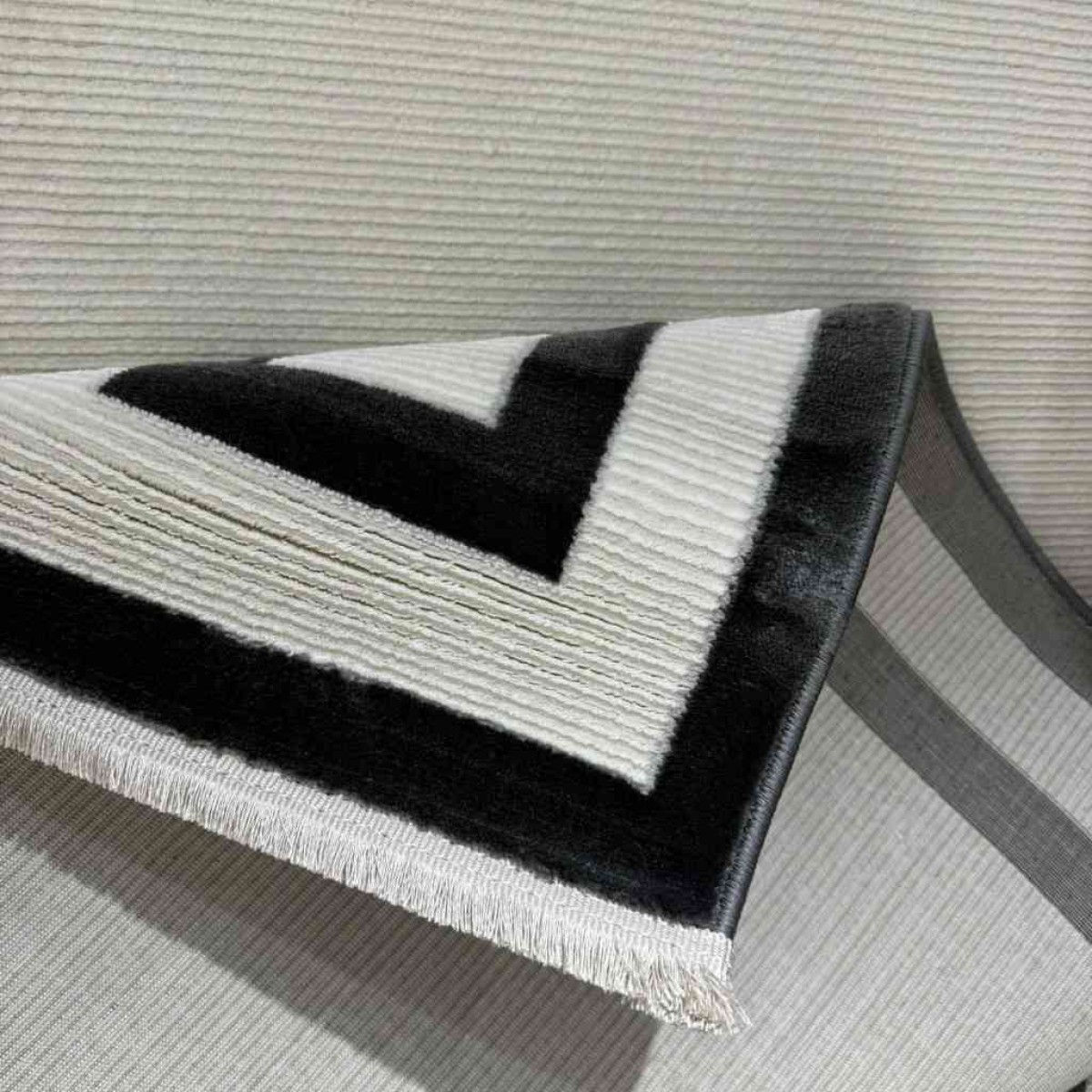 سجاد تركي برواز مودرن 43 ابيض اسود مقاس 250*350