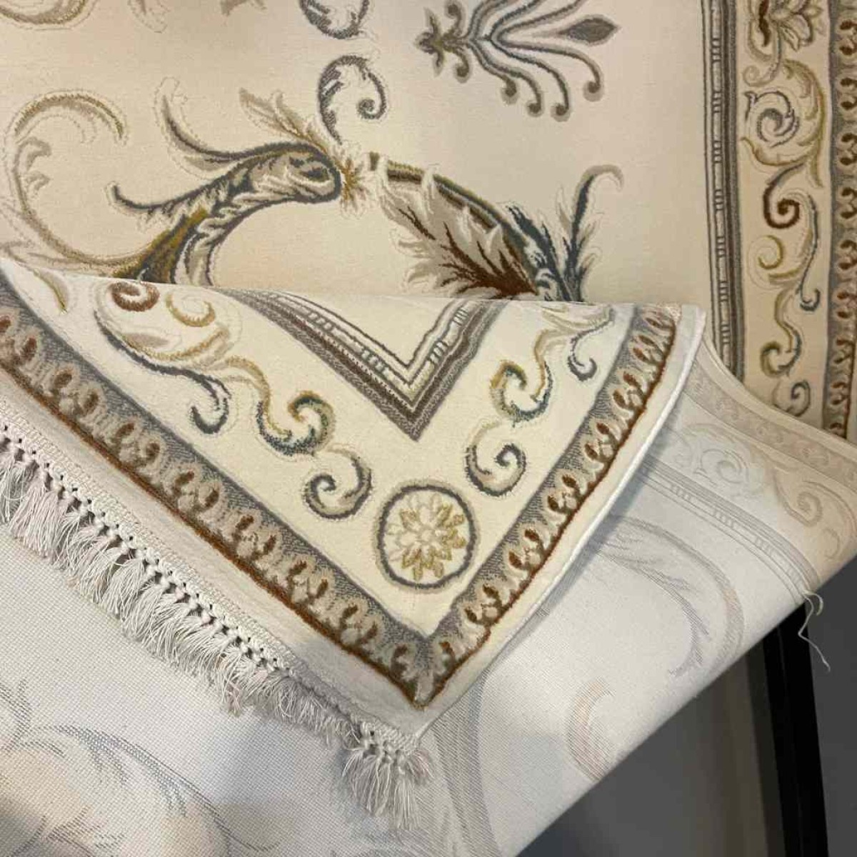 سجاد تركي ديفان 39465A كريم رصاصي مقاس 300*500
